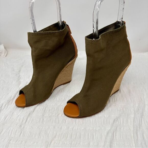 CH Carolina Herrera Olive Green Open-toed Bootie Wedges- Size 8.5 - Picture 3 of 14